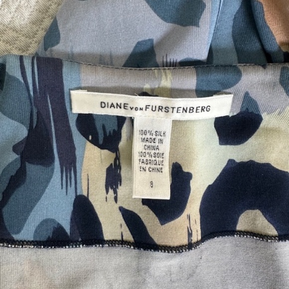 Diane von Furstenberg Silk Mini Dress, size 8, Blue Leopard Print - Picture 5 of 5